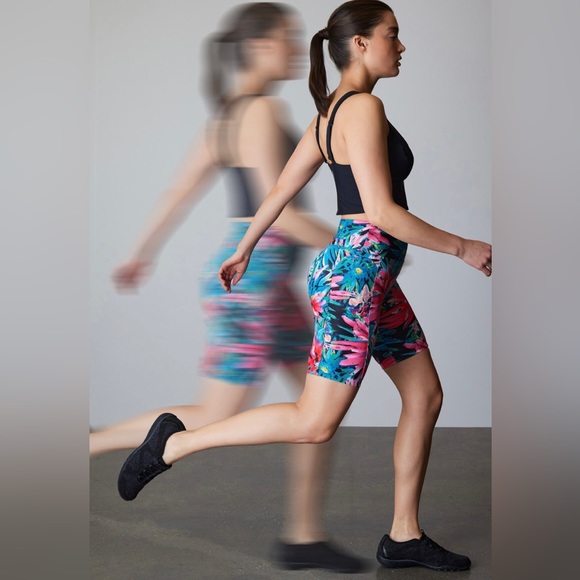 NWT JOSIE NATORI SOLSTICE BIKE SHORTS Sz M in Azalea Trellis Wave Poppy Shorts - Picture 9 of 11